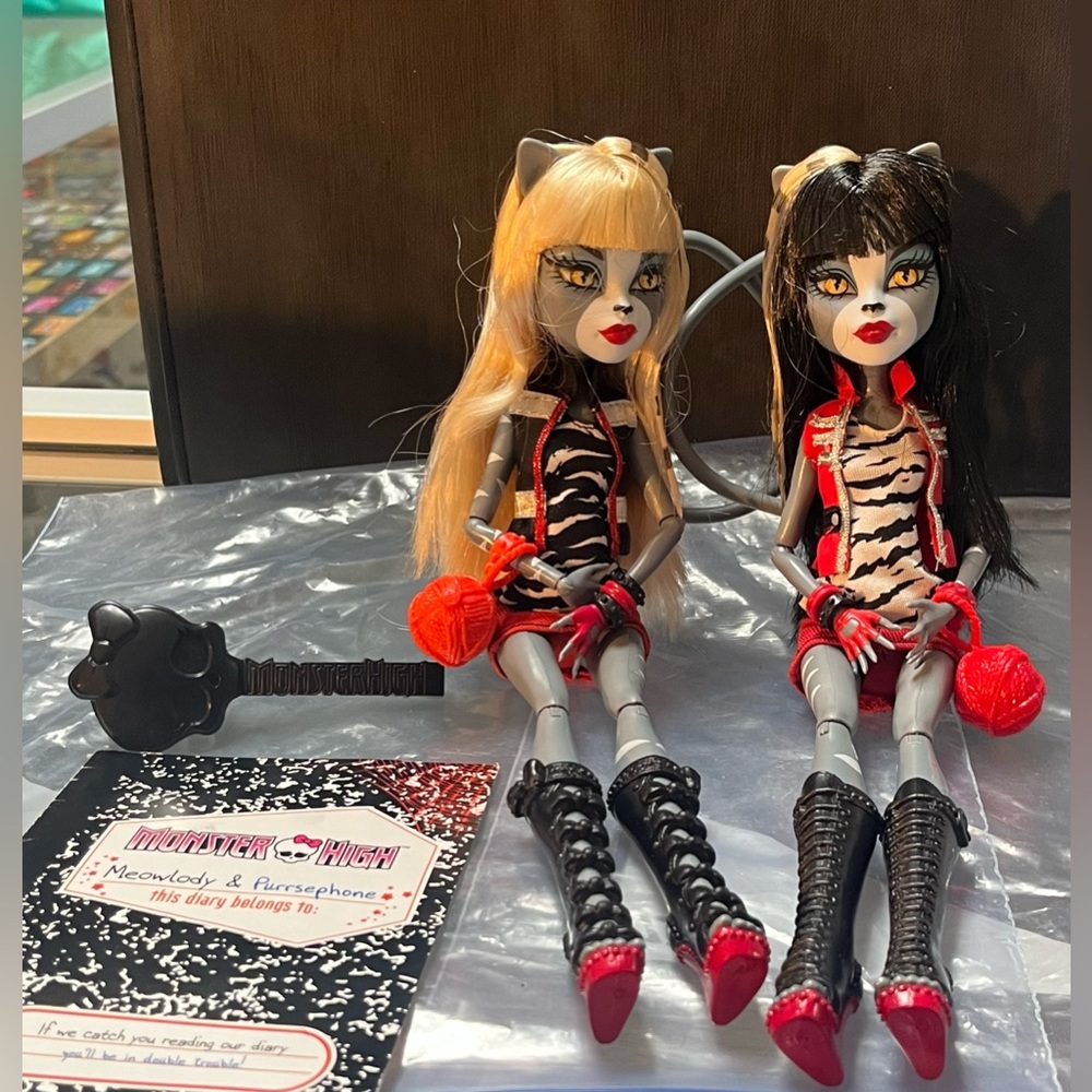 Monster High Werecat Dolls Meowlody and purrsephone